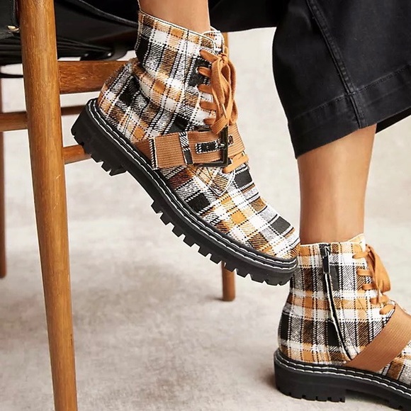 🆕{Cecelia New York} Gingerbread Leather Lug Sole Boots - Picture 2 of 16